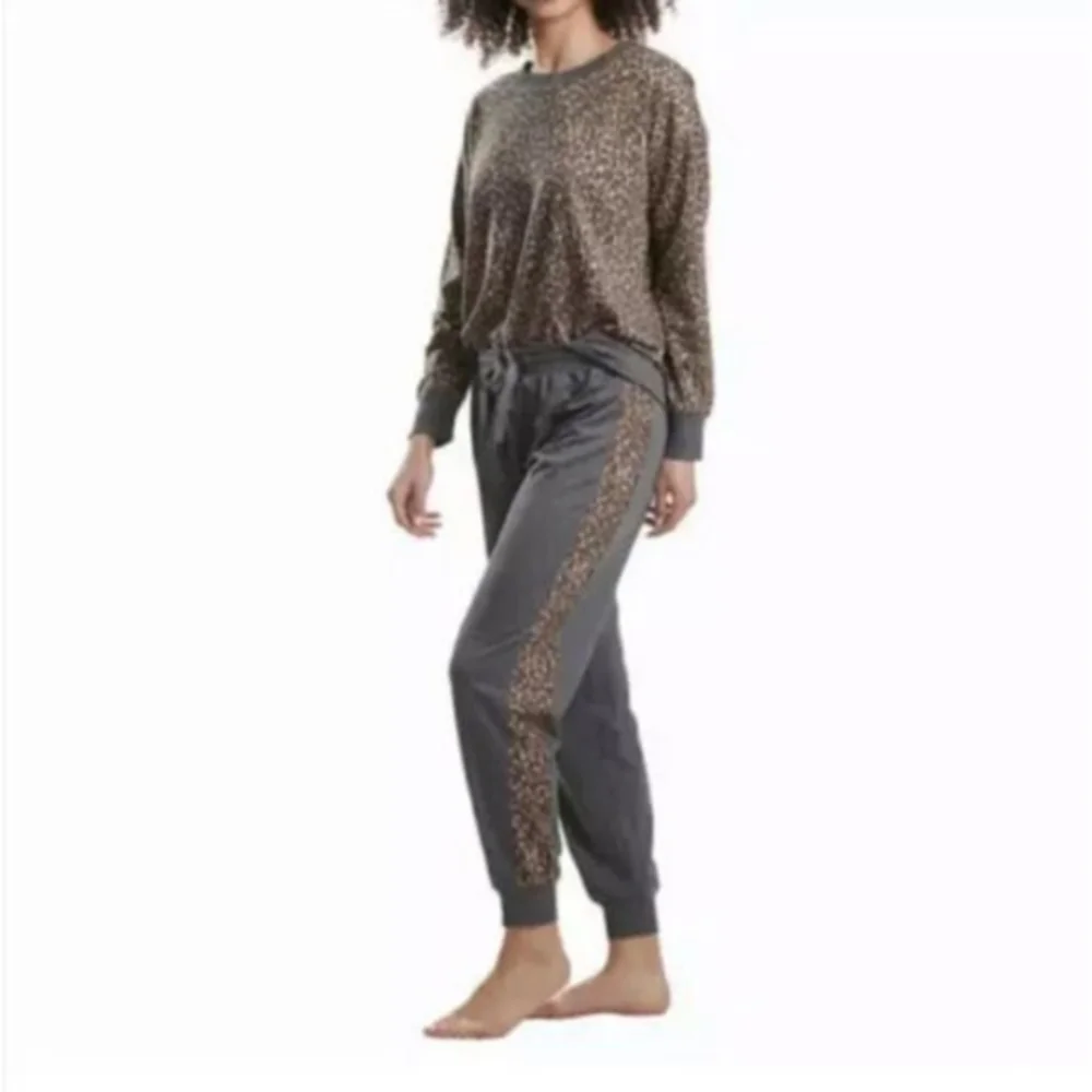 Splendid cheetah print & gray long sleeve Crewneck 2 piece Pajama lounge set M